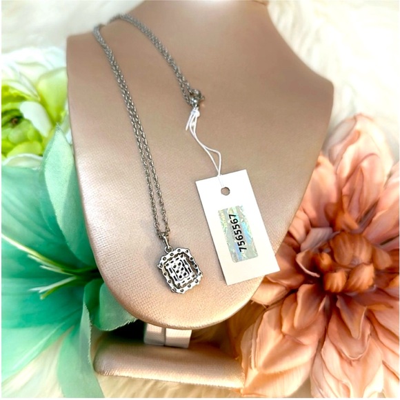 Diamond Simulate Pendant Necklace NEW - Picture 2 of 6